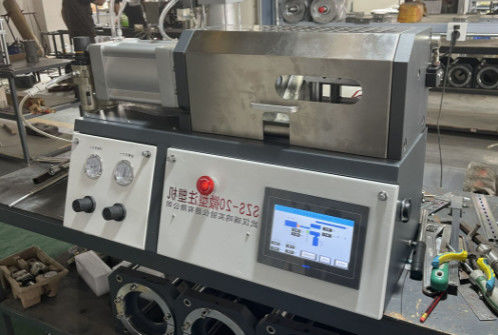खरीदें OEM 220V लैब माइक्रो ट्विन स्क्रू एक्सट्रूडर दो फीडिंग पोर्ट online manufacture