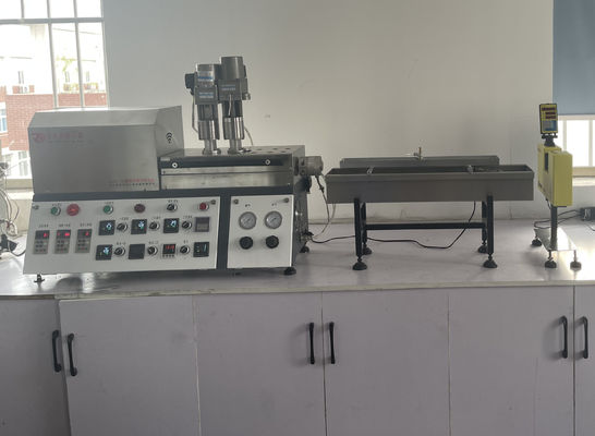 0.75KW पीएलसी कंट्रोल लेबोरेटरी लैब ट्विन स्क्रू एक्सट्रूडर 250 मिमी स्क्रू थ्रेड लंबाई: